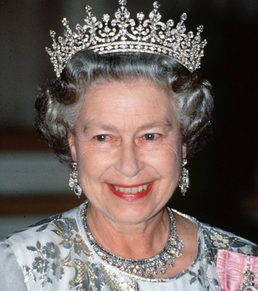 荷蘭王后豪橫:39.75克拉鑽石王冠閃耀白金漢宮,珍珠淚黯然失色 荷蘭王后豪橫:39.75克拉鑽石王冠閃耀白金漢宮,珍珠淚黯然失色