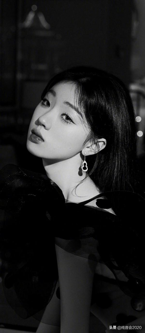 冷暖變換,演繹優雅——單依純TMEA紅毯造型曝光 冷暖變換,演繹優雅——單依純TMEA紅毯造型曝光