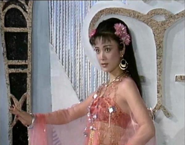 25歲火遍全國，28歲嫁老師，52歲跌落神壇，傅藝偉經歷了什麼？