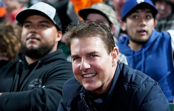 阿湯哥罕見亮相引熱議！發胖太多差點沒認出，15歲女兒小蘇瑞超美