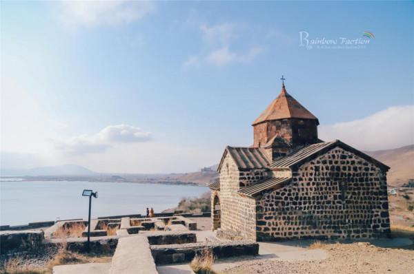 在亞美尼亞塞凡湖,邂逅一場浪漫美麗的婚禮 在亞美尼亞塞凡湖,邂逅一場浪漫美麗的婚禮