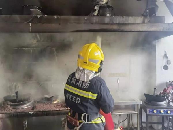 《奔跑吧》：節目錄制現場 火光沖天？