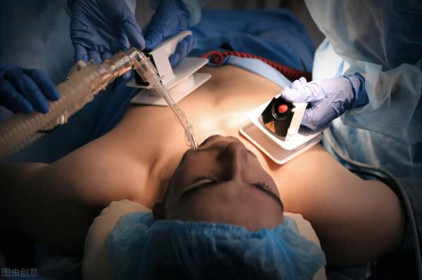 新年第一天，37歲男子心臟停跳3次，醫生電擊除顫3次，救過來了