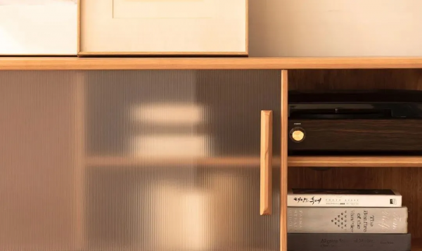 建築材料之樹脂玻璃