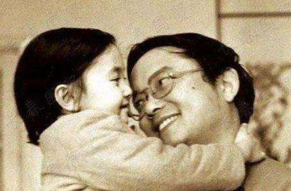 成方圓：36歲嫁大12歲王剛，堅持做丁克，60歲羨慕同齡人兒孫繞膝