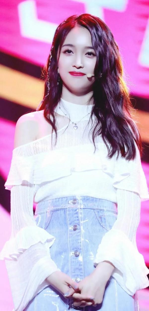 有喜歡吳宣儀的嗎？長相甜美可人，處處散發著迷人的青春氣息