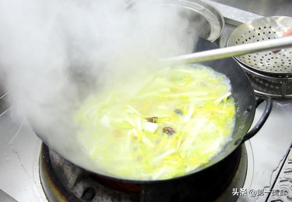 在家不用高湯也能做出上湯娃娃菜，多加這個調料，味道一樣鮮香