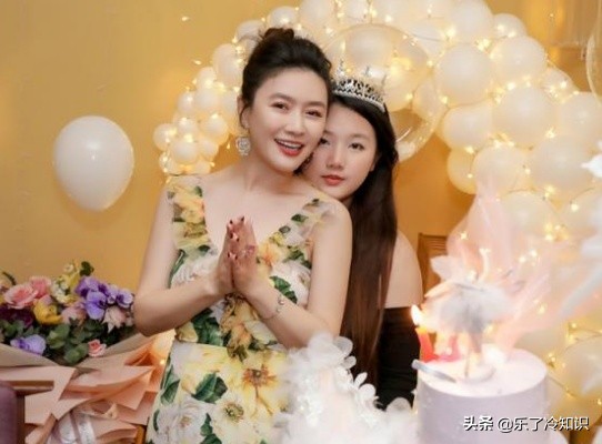 曾與陸毅相戀4年，嫁豪門繼承百億遺產後，卻選擇了復出的田海蓉