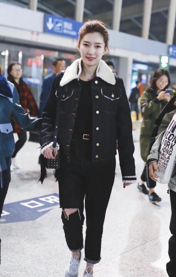 馬麗穿牛仔外套配破洞牛仔褲，盡顯隨性美，簡直就是時髦精本精了