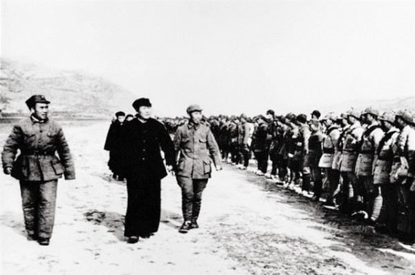 1954年,毛主席為什麼要決策成立新疆生產建設兵團? 1954年,毛主席為什麼要決策成立新疆生產建設兵團?