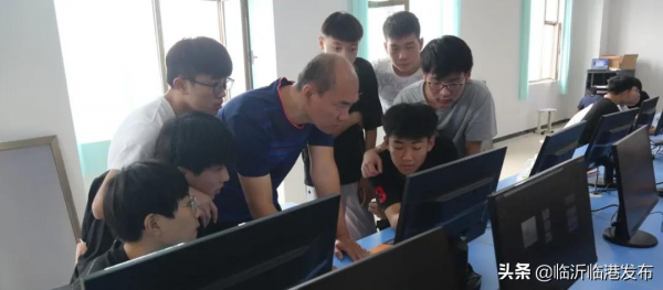 “沉浸式”體驗臨港產業學院 “沉浸式”體驗臨港產業學院