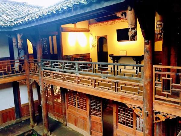 民間故事:男子搭救落難女,因此喜結良緣,多年後發現背後有陰謀 民間故事:男子搭救落難女,因此喜結良緣,多年後發現背後有陰謀