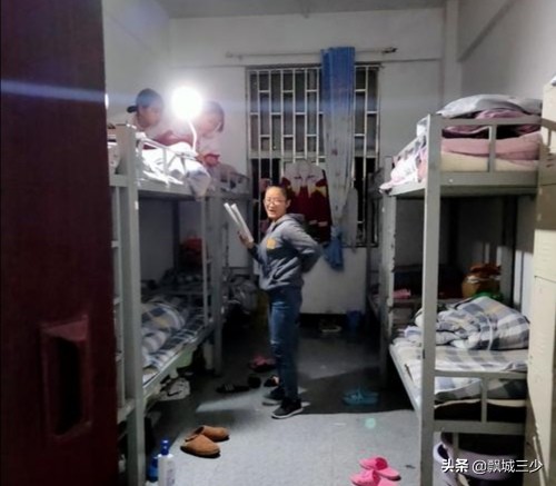 她成功地考到了縣城教師編制,開學不久卻匆匆辭職,為什麼? 她成功地考到了縣城教師編制,開學不久卻匆匆辭職,為什麼?