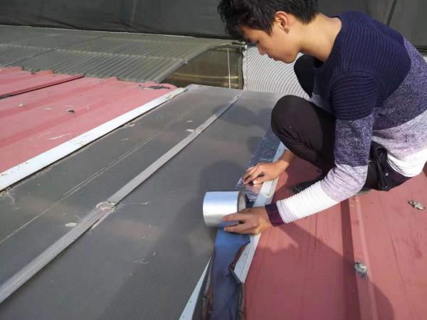 教你一個樓頂漏水維修的小方法，樓頂漏水用什麼材料好