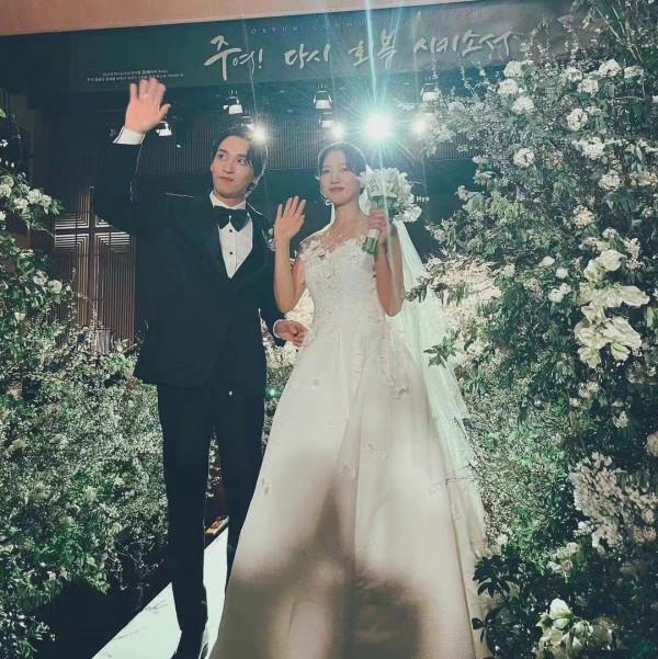 樸信惠世紀大婚花絮曝光！她挺5月孕肚穿婚紗，半個韓娛圈來撐場