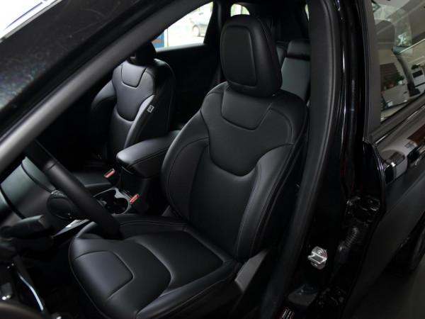 這款SUV四驅不錯，美系合資尺寸不小，實拍Jeep自由光