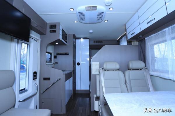 顏值超高還耐用，配自適應巡航、商務座和子母床，宇通經濟型房車