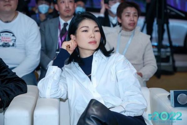 超模呂燕：被身邊人嫌棄，嫁法國貴族後被寵成公主，兒子成她驕傲