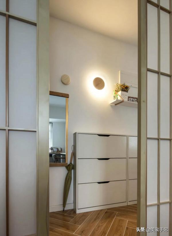 她家不豪華,可還是進門就把我迷住,白牆、原木、少造型,太美了 她家不豪華,可還是進門就把我迷住,白牆、原木、少造型,太美了