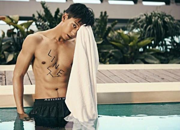 男星的腹肌有多炫，看到吳磊，網友表示：這聲老公我先叫