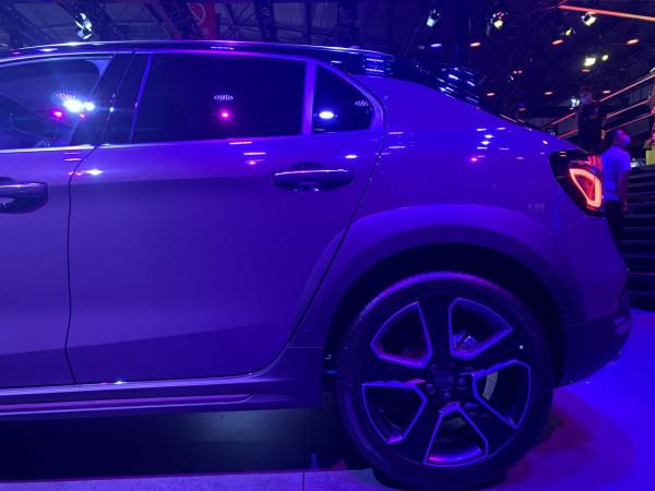 領克迎合市場潮流，推出扁平化設計的領克02，有哪些亮點呢？