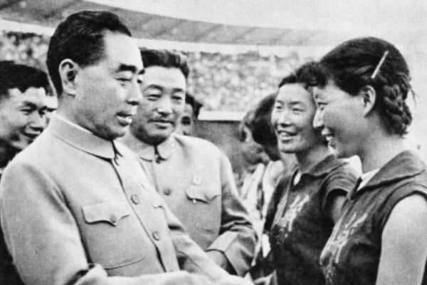 1965年,周總理邀請一位日本人訪華,從此改變了中國女排的命運 1965年,周總理邀請一位日本人訪華,從此改變了中國女排的命運