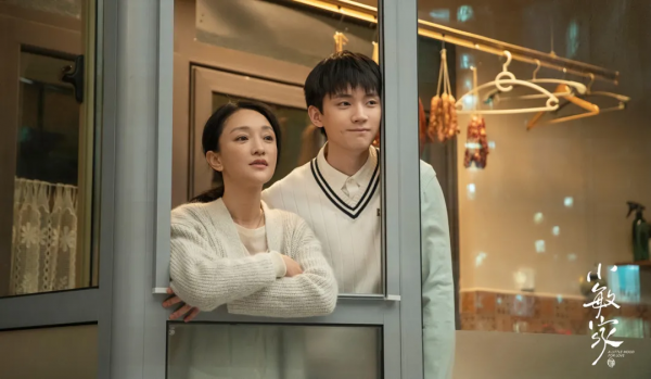 周迅演二十歲男孩的媽媽了，但還是好美哦 |《小敏家》造型解析