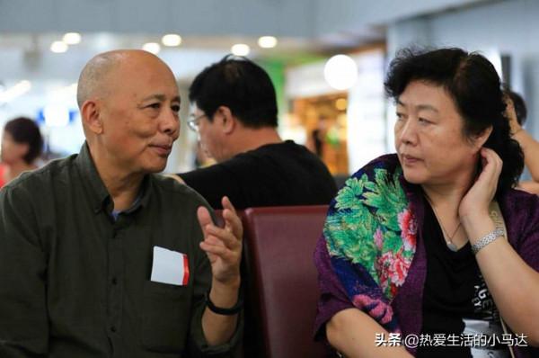 為什麼人老了，不能把錢看得太緊？兩位70歲老人說出各自真實經歷