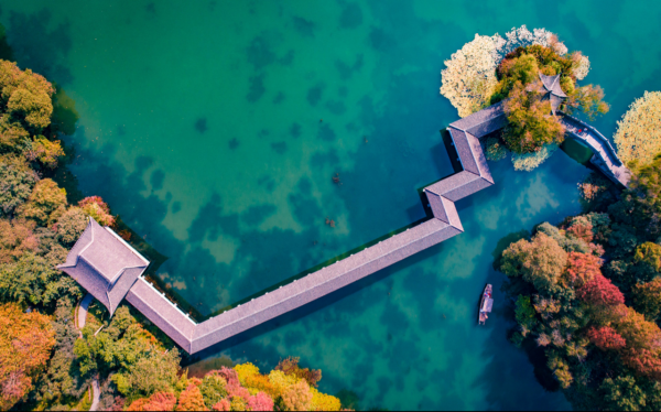 盤點中國最美的十大湖泊，夢幻般的人間仙境，僅西藏就有三個上榜