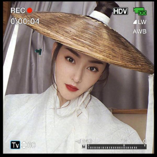 張天愛發照告別《雪中悍刀行》一身白衣清爽有型