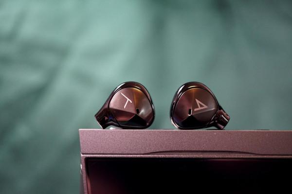 「耳邊評測」5K價位也能擁有旗艦動圈？聊一聊AK T9iE