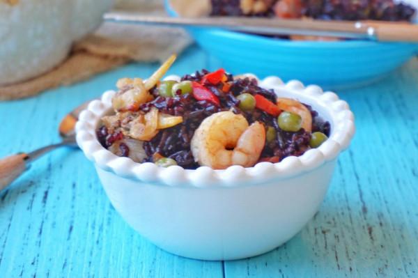 減肥期間就吃紫米海鮮飯，營養低脂，口感香糯味道很好