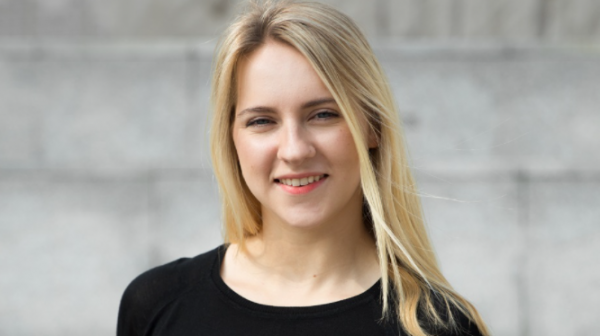 中國小夥娶德國姑娘，懷孕後岳父為慶祝外孫，豪邁送來1000萬紅包