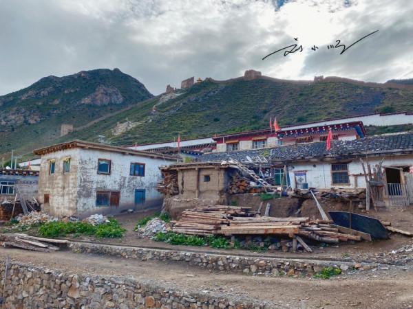 西藏昌都的小眾古鎮，還有一段古長城，知名度卻不高，遊客還不多