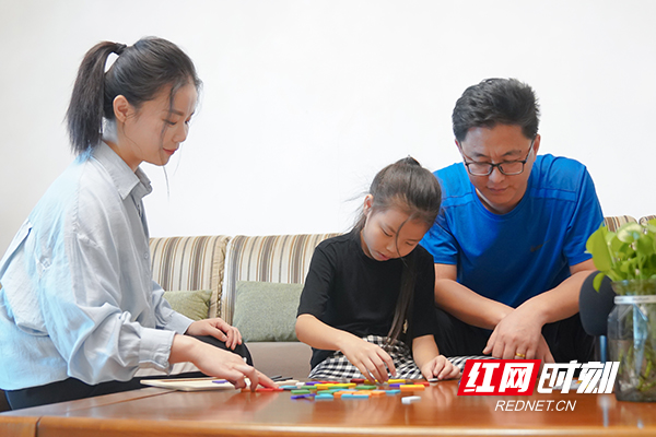 從不把“小耳朵”藏起來的她 立志讓偶像聽到自己的歌聲