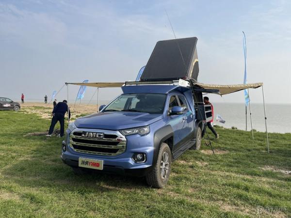 誰說皮卡只能拉貨？2.0T+8AT的江鈴域虎7，翻山越嶺也毫不費力