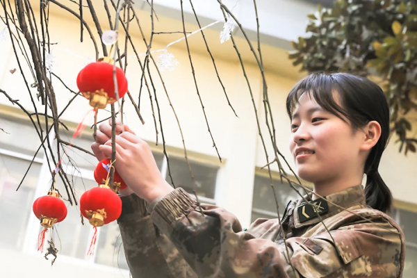 瞧，兵哥兵姐玩轉虎年春節！