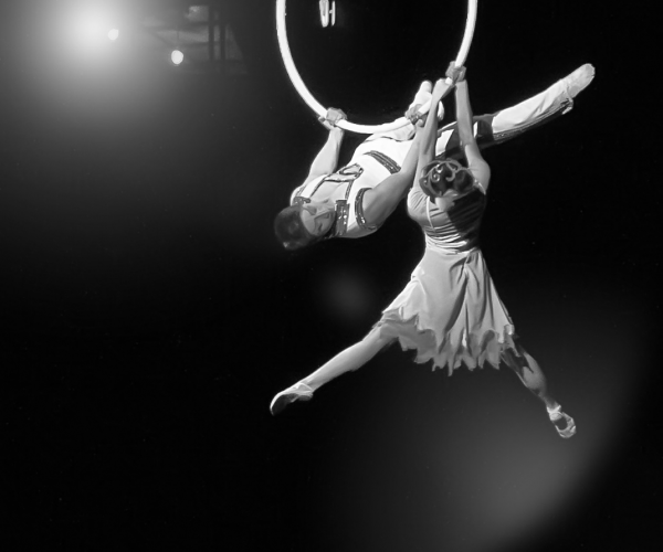 1971年，外交宴上國寶九龍杯失竊，周總理巧用魔術讓外賓原物奉還