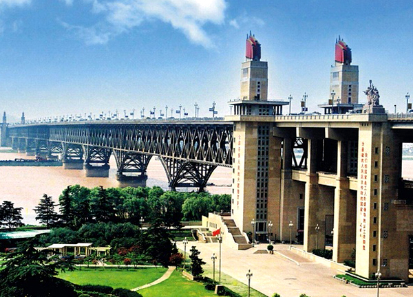 南京長江大橋建成後，毛主席問許世友：能滿足戰爭的運輸要求嗎