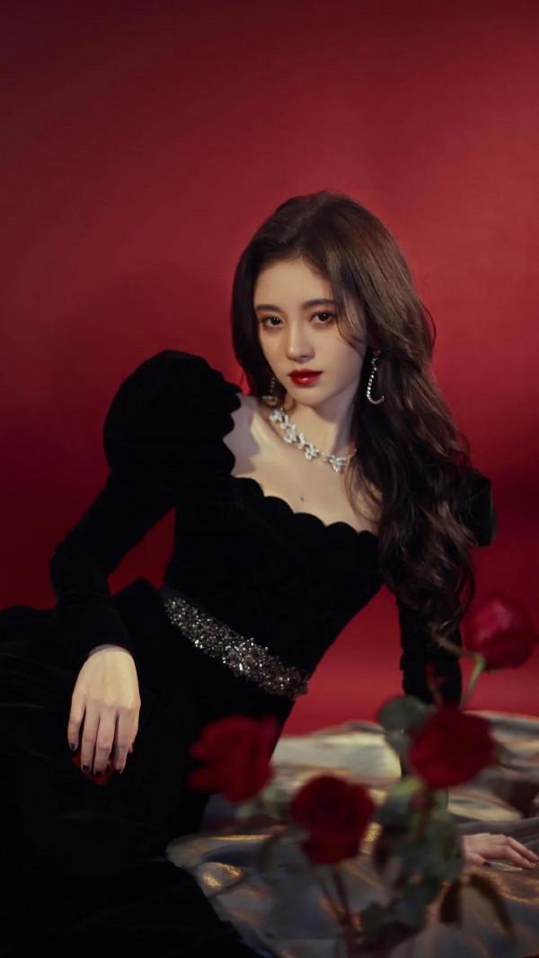 鞠婧禕桌布，有點甜