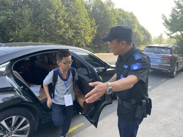 老師,放心!我沒認出你 老師,放心!我沒認出你