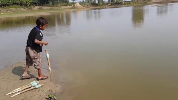 5歲小孩池塘釣魚，放線就走人，釣大鯉魚像撿樹葉一樣容易
