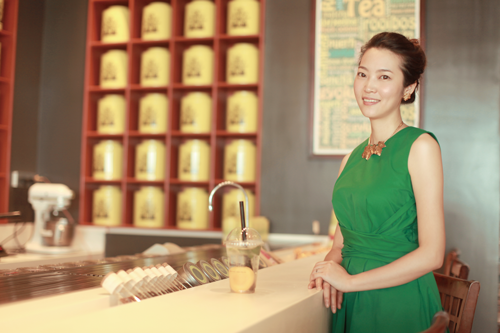 重慶女鞋工，因創業斷過7次腿，卻打造出2張城市名片，為啥這麼牛