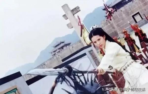 鞠婧禕新劇“女將軍妝”曝光:這是去戰場打仗,還是cos漫展? 鞠婧禕新劇“女將軍妝”曝光:這是去戰場打仗,還是cos漫展?