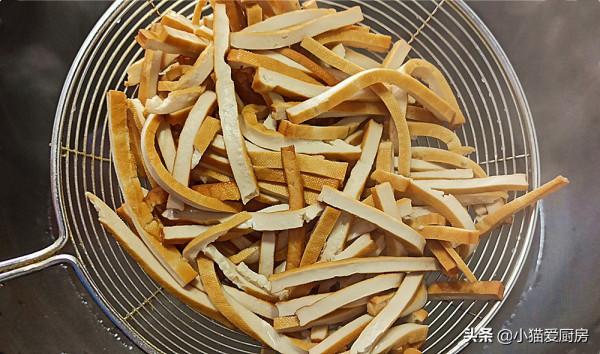 韭菜和豆乾是一對,簡單下鍋一炒,鮮美開胃更下飯一盤不過5塊錢 韭菜和豆乾是一對,簡單下鍋一炒,鮮美開胃更下飯一盤不過5塊錢