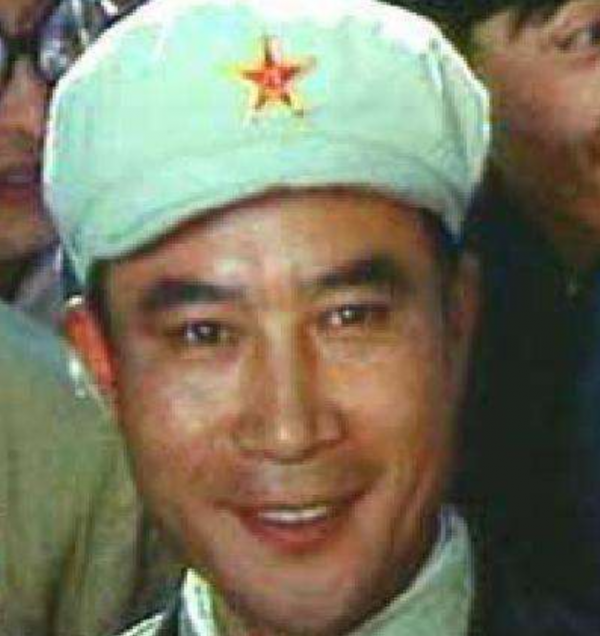 李雪健：患癌18年，脖子潰爛、痛不欲生，妻子一舉動讓他重新振作