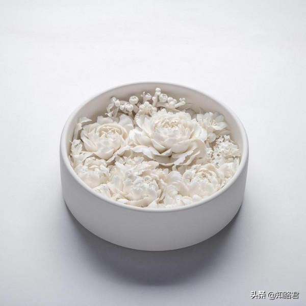 不說你能猜出這是用瓷雕出來的花?細膩白皙的白瓷,塑造力太強了 不說你能猜出這是用瓷雕出來的花?細膩白皙的白瓷,塑造力太強了