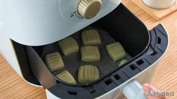 酥脆到靈魂，上桌就光碟，幾塊錢一大盤，全家搶著吃