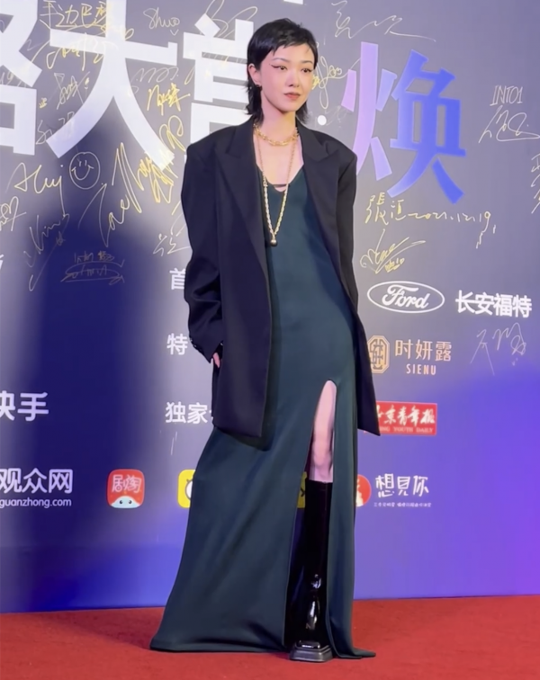 紅毯造型，姚安娜瘦一圈專注中性風，蔣勤勤西裝利落撞臉陳建斌