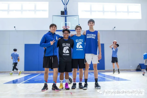 在中國打了兩年籃球，這個孩子竟然不想回美國了